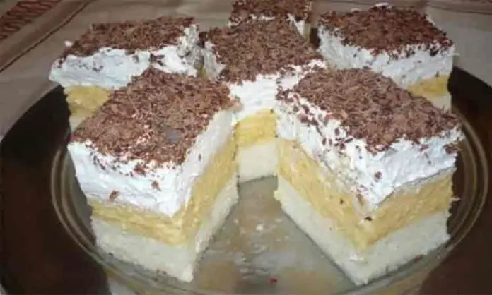 Prăjitură Cu Blat Pufos și Cremă Fină de Vanilie