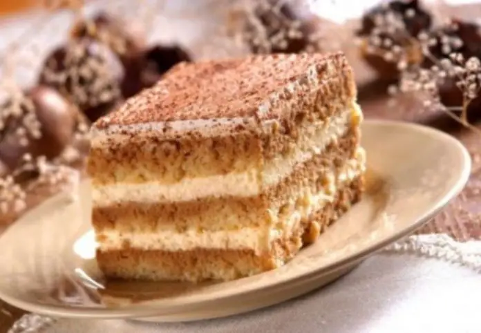 Descoperă o rețetă minunată de prăjitură cu cremă de frișcă care îți va cuceri gustul și pe cel al întregii tale familii!