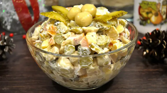 O Rețetă Rapidă de Salată cu doar 6 Ingrediente - Gata în 10 Minute