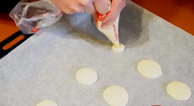 Biscuiți Raffaello cu cremă de smântână și mascarpone