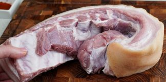 Dacă nu vă place pieptul de porc, sigur vă veți schimba părerea după ce îl veți pregăti după această rețetă!