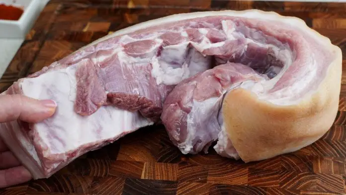 Dacă nu vă place pieptul de porc, sigur vă veți schimba părerea după ce îl veți pregăti după această rețetă!