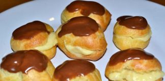 Eclere Profiterol cu cremă fină de vanilie și glazură bogată de ciocolată