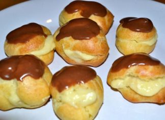 Eclere Profiterol cu cremă fină de vanilie și glazură bogată de ciocolată