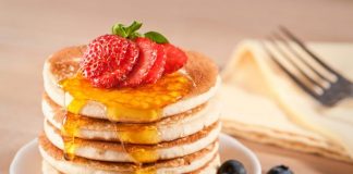 Descoperă rețetă simplă de pancakes sau pufoasele clatite americane