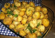 Descoperă Rețeta Simplă și Gustoasă de Cartofi la Cuptor cu Pesmet si Usturoi