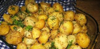 Descoperă Rețeta Simplă și Gustoasă de Cartofi la Cuptor cu Pesmet si Usturoi