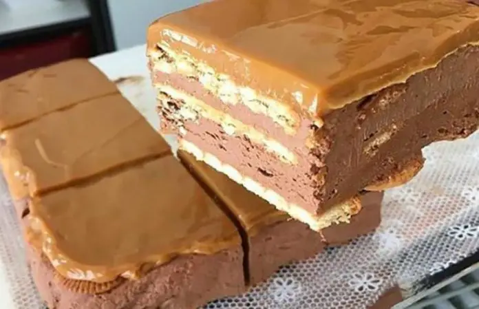 Experimentează gustul divin al unui tort fără coacere, combinând savoarea biscuiților cu dulceața ciocolatei! 