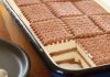 Prăjitură de casă rapidă și delicioasă fără coacere cu biscuiți și brânză de vaci