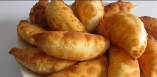 Retetă simplă, rapidă si delicioasă de Pateuri de casă făcute în tigaie, cu brânză sărată