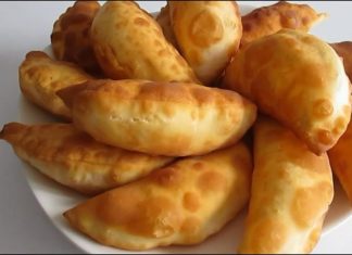 Retetă simplă, rapidă si delicioasă de Pateuri de casă făcute în tigaie, cu brânză sărată