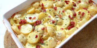Delicioasa rețetă de cartofi la cuptor în sos Carbonara – o alegere culinară de neuitat