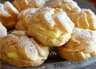 Descoperă cum să prepari Choux a la Creme, o alegere elegantă și delicioasă, cu această rețetă simplă și rafinată.