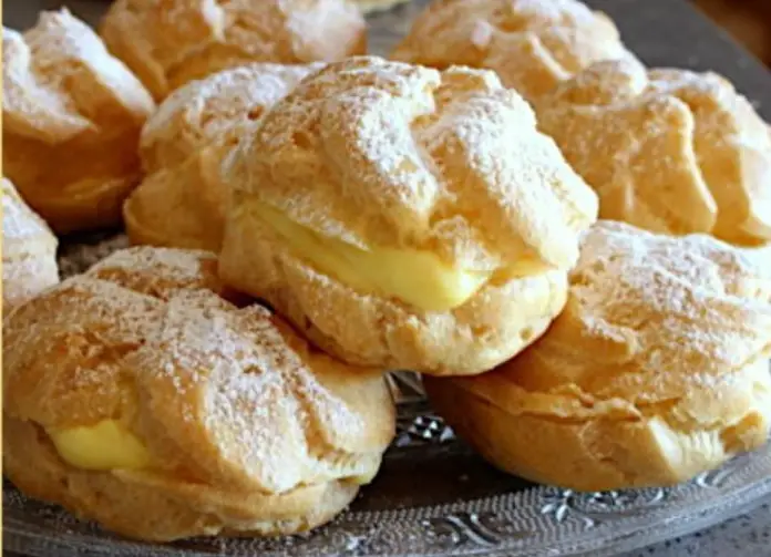 Descoperă cum să prepari Choux a la Creme, o alegere elegantă și delicioasă, cu această rețetă simplă și rafinată.