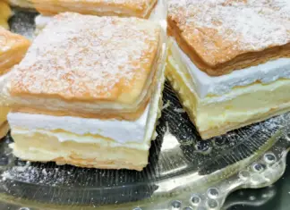 Delicioasa Prajitura Cremsnit cu Frisca si Crema de Vanilie: Reteta Rapida