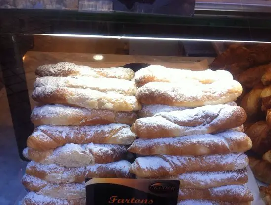 Descoperă rețeta pentru delicioșii Fartons, bastonașe pufoase de origine spaniolă, ușor de preparat și cu un gust minunat! Descoperă rețeta pentru delicioșii Fartons, bastonașe pufoase de origine spaniolă, ușor de preparat și cu un gust minunat!