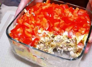 Descoperă rețeta simplă și delicioasă a unei salate cu piept de pui gata in 15 minute