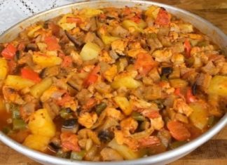 Rețetă delicioasă de piept de pui cu legume și ardei iute la cuptor