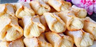 Bucură-te de delicioșii biscuiți cu vanilie și umplutură de brânză - o gustare crocantă și ușor de preparat