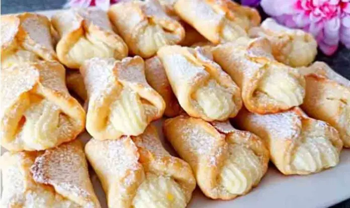 Bucură-te de delicioșii biscuiți cu vanilie și umplutură de brânză - o gustare crocantă și ușor de preparat