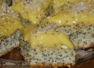 Descoperă deliciul inconfundabil al Prăjiturii cu Mac și Nucă de Cocos: un desert irezistibil care te va cuceri la prima gustare!