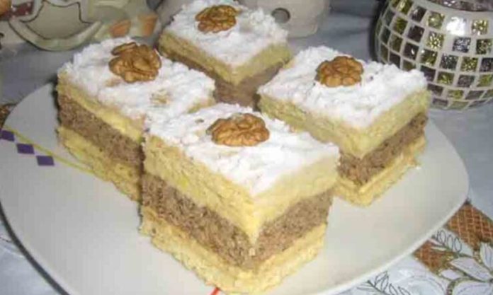 Rețetă pentru Paste: Prăjitură cu Blat cu Nucă și Foi cu Miere