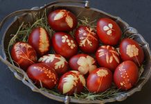 Ouă de Paște vopsite natural cu sfeclă și coji de ceapă roșie - Rețetă și Mod de Preparare