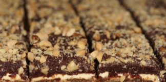 Rețetă pentru o Prăjitură Cu Ciocolată si Nucă - Delicioasă și Ușor de Realizat