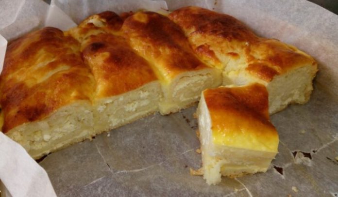 Descoperă rețeta tradițională a Plăcintei Dobrogene cu Brânză Dulce, o bucurie transmisă din generație în generație!