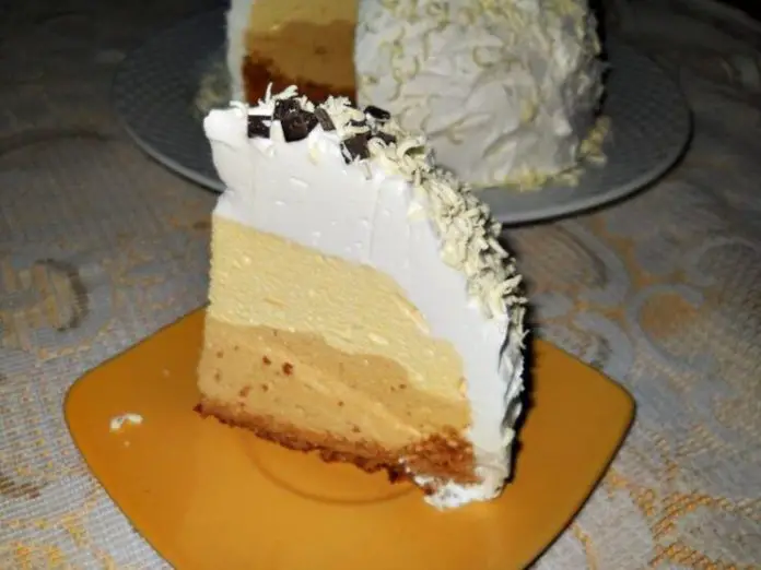 Descoperă senzația absolut delicioasă a acestui tort cu vanilie și caramel, care te va încânta din primul moment!