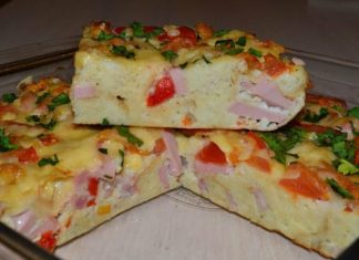 Căutati un aperitiv savuros? Checul fără aluat este soluția perfectă pentru a folosi ingredientele pe care le aveți deja în frigider.