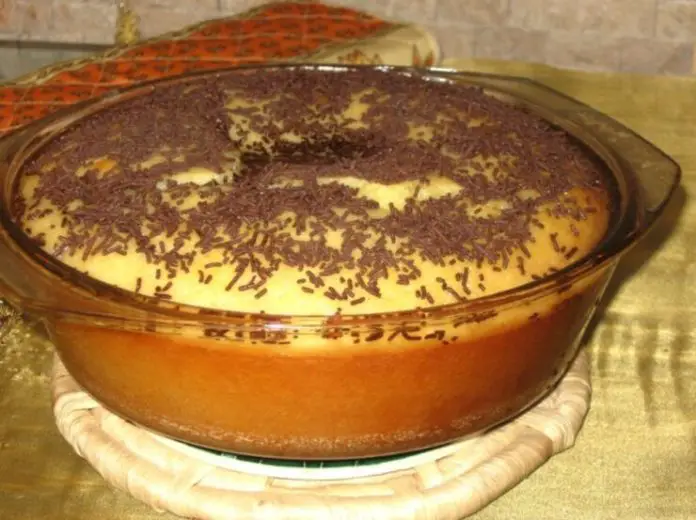 Descoperă delicioasa "Budincă de Griș cu Sirop", un desert clasic și delicios