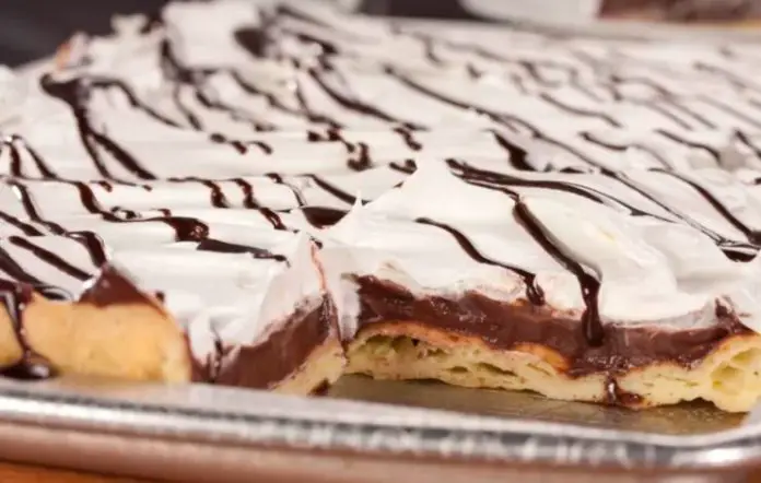 Descoperă rețeta unei prăjituri deosebite: Eclerul la Tavă