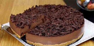 Prajitură Fără Coacere cu Biscuiți și Cremă de Ciocolată: Rețetă Simplă pentru Un Desert Delicios
