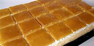 Prajitura cu Blat din Aluat Foietaj, Crema de Vanilie și Frișcă, și Glazură de Caramel: O Delicatesă Culinara ce Merită Încercată