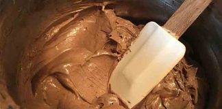 Rețetă Simplă și Delicioasă pentru Creme de Torturi - Rapidă și Eficientă