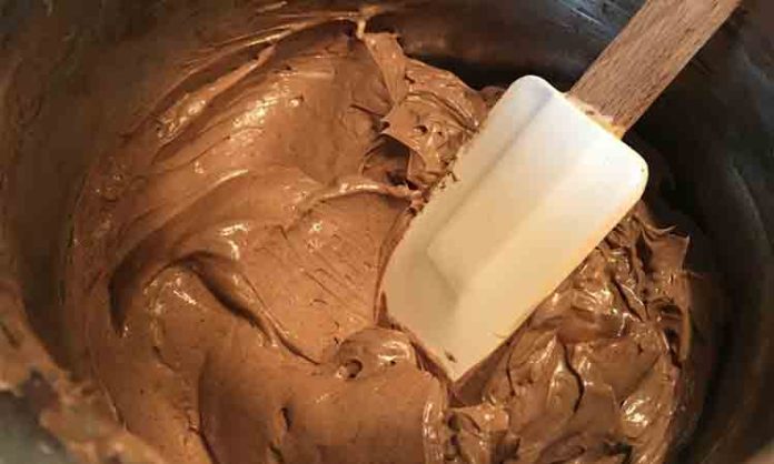 Rețetă Simplă și Delicioasă pentru Creme de Torturi - Rapidă și Eficientă