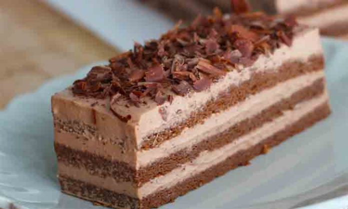 Prajitură Delicioasă cu Arome de Ciocolată și Cafea - O Delicatesă care Se Topește în Gura