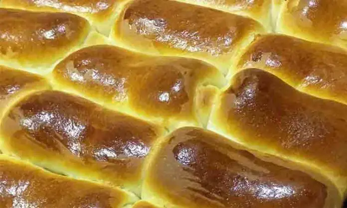 Strudele de Casă Pufoase Umplute cu Dulceață - Rețetă Simplă și Gustoasă