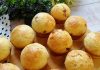 Brioșe cu Brânză de Vaci și Fructe Confiate - Gustări Rapide și Delicioase