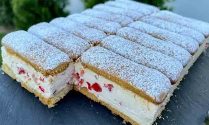 Rețetă de Desert Simplu Si Rapid Fără Coacere Cu Capsuni, Piscoturi si Mascarpone