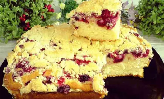 De Sezon: Rețetă de Pandișpan cu Cirese: Pufos, Aromat și Delicios
