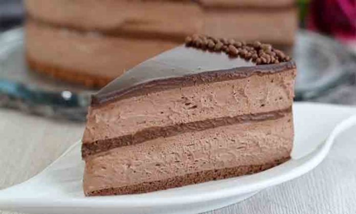 Descoperă Reteta de Tort cu Blat și Glazură de Ciocolată - Un Desert Irezistibil
