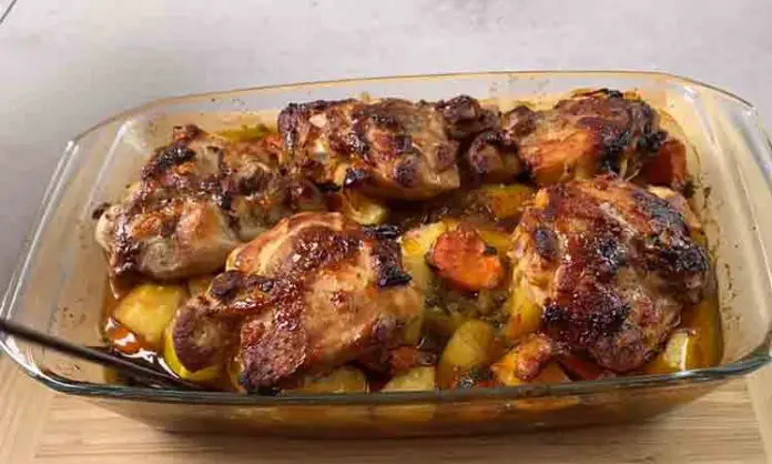 Pulpe de Pui cu Legume la Cuptor - Rețetă Gustoasă și Aromată