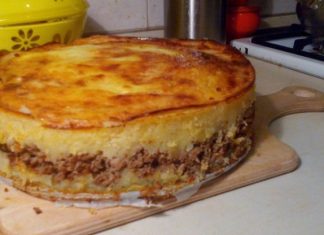 Descoperă Secretul Rețetei de Plăcintă de Cartofi cu Carne Tocată