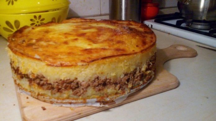 Descoperă Secretul Rețetei de Plăcintă de Cartofi cu Carne Tocată