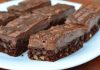 Descoperă rețeta pentru cea mai simplă și delicioasă prăjitură cu ciocolată, perfectă pentru orice ocazie.