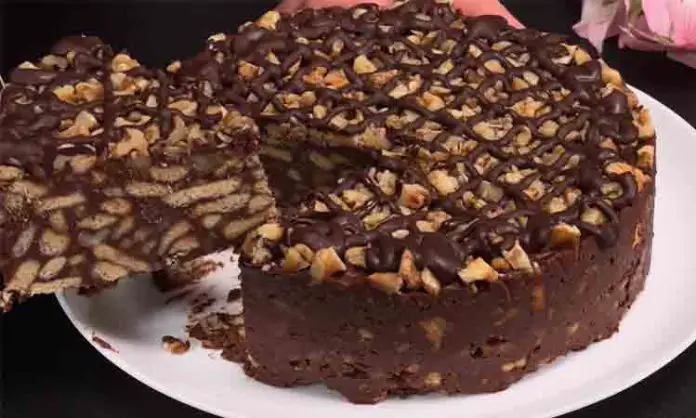 Descoperă reteta de Tort de biscuiți și nucă - Rețetă simplă, fără coacere și ușor de pregătit