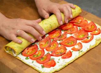 Rețetă Ruladă Dovlecel cu Umplutură de Brânză și Roșii