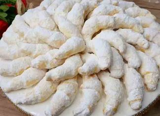 Cornulete delicioase în formă de semilună - Rețetă traditională și apreciată de toți